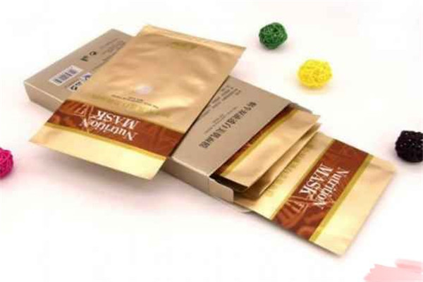 先敷面膜还是先抹安瓶，敷完面膜不洗脸会怎样