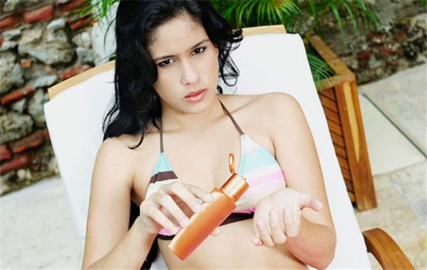 防晒喷雾和防晒霜哪个先用，防晒喷雾和防晒霜怎么用才正确