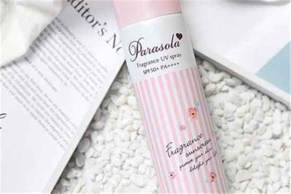 防晒喷雾可以喷脸上吗，防晒喷雾可以喷在手上在抹吗