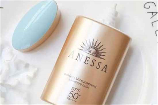 安耐晒防晒霜的使用方法，安耐晒使用前为什么要摇一摇