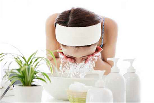 晒后用冷水洗脸还是用热水洗脸，晒后注意事项