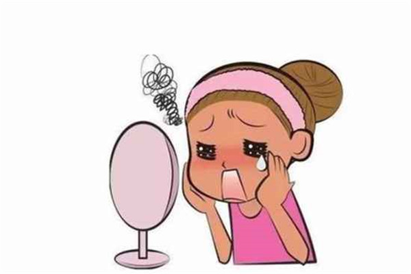 晒后皮肤发红怎么处理，晒后皮肤有点白怎么回事