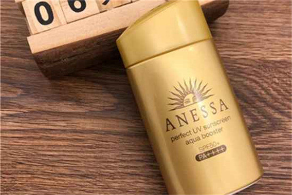 安耐晒有酒精味是真的吗，安耐晒对皮肤刺激吗