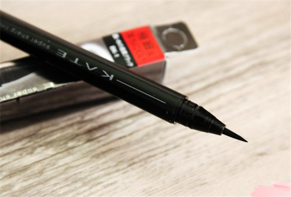 kissme眼线笔为什么晕妆，眼线笔晕妆怎么解决