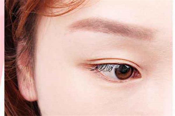 蕾丝双眼皮贴会让眼皮松弛吗，蕾丝双眼皮贴会导致眼皮松弛吗