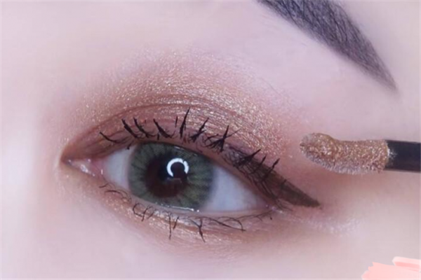 液体眼影可以直接涂吗，液体眼影怎么涂抹