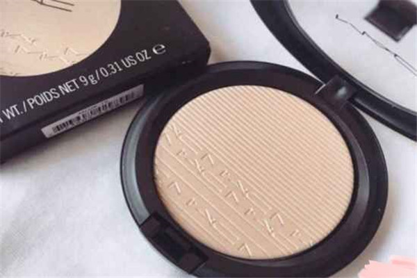 mac生姜高光用在散粉后吗，mac生姜高光的使用方法