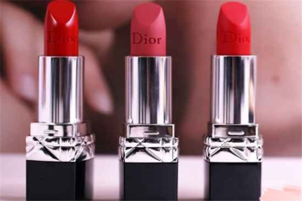 迪奥红管和黑管有什么不一样，迪奥红管和黑管哪个贵