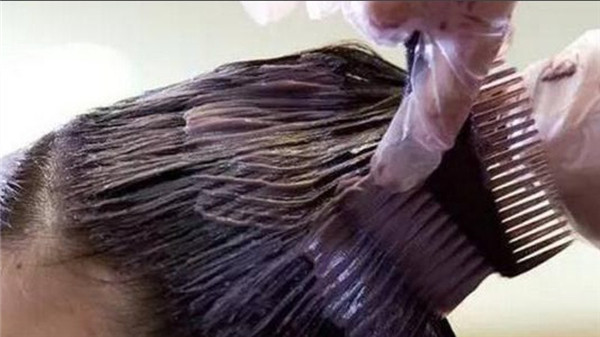 打蜡头发和染发的区别