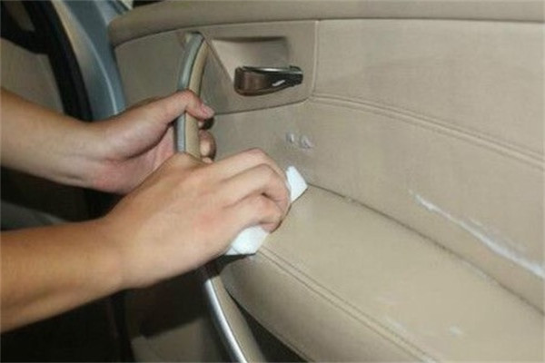 防晒霜蹭到皮座椅上怎么洗