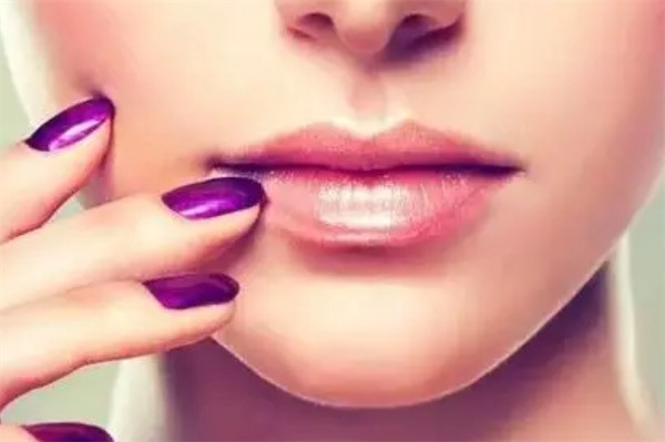 唇形不好看怎么画口红