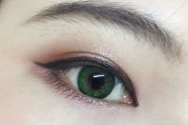 一个月戴几次隐形眼镜最合适，你学会如何佩戴了吗