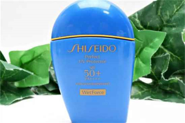 秋季涂防晒还是隔离，防晒霜和隔离先用哪个