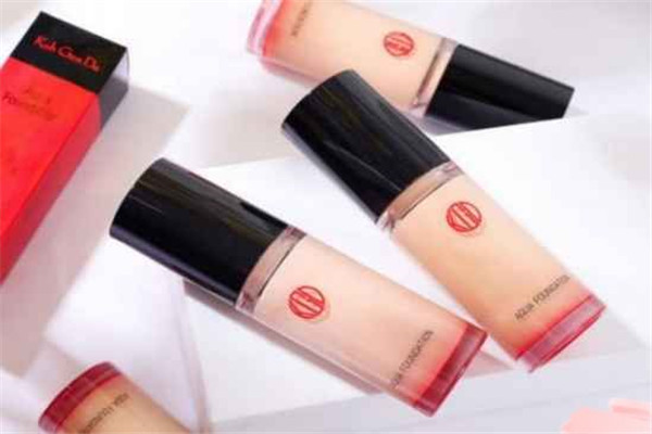 江原道和雅诗兰黛沁水粉底哪个好，江原道和雅诗兰黛粉底哪个适合敏感肌