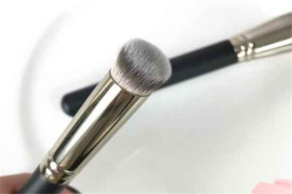 遮瑕刷用什么材质比较好，遮瑕刷哪个牌子好用