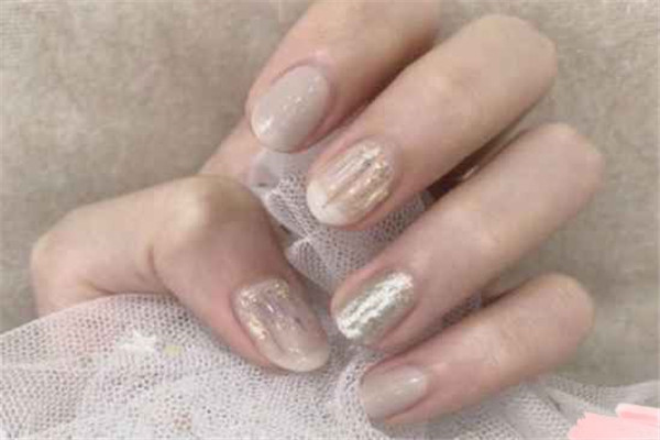 指甲油可以天天涂吗，自己涂指甲油的技巧