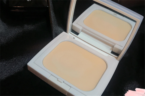 毛戈平粉膏孕妇可以用吗，毛戈平粉膏适合干皮吗