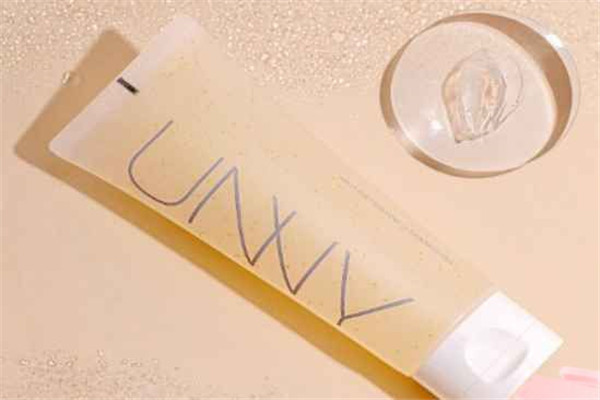 去角质啫喱伤皮肤吗，去角质啫喱怎么用