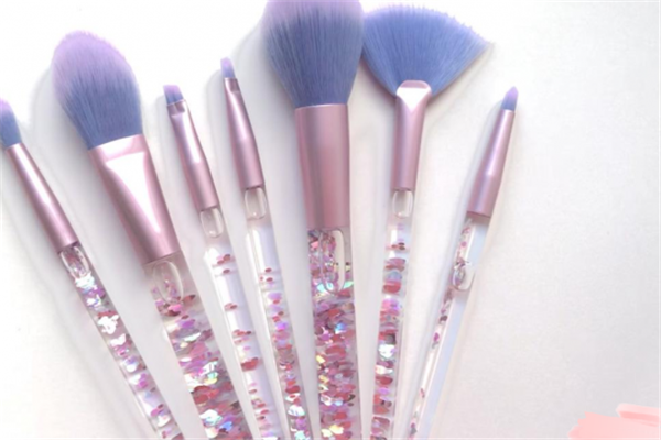 粉扑清洁剂可以洗化妆刷吗，粉扑清洁剂使用方法