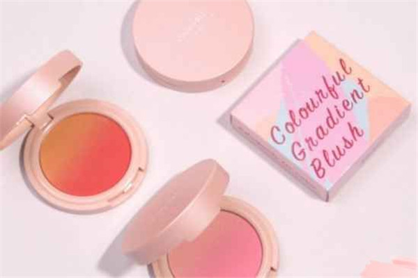 完美日记眼影和橘朵眼影哪个性价比高，完美日记好还是橘朵好