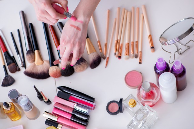 一步一步教你学化妆，能让你变美的化妆小技巧