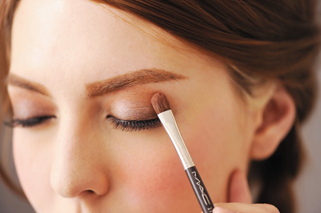 单眼皮眼妆只需三步，三步完成单眼皮眼影