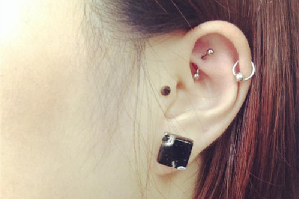 打耳骨什么位置最好看，打耳骨什么时间比较好