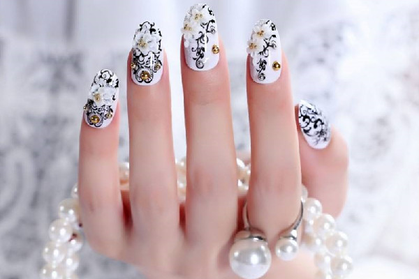 穿戴甲的胶水怎么卸掉，穿戴甲怎么卸