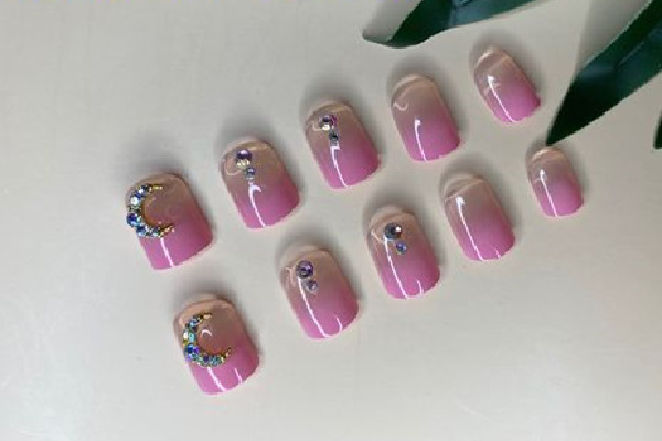 穿戴甲对指甲有伤害吗，穿戴甲怎么戴才能更牢固