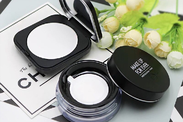 蜜粉用洗面奶能卸干净吗，蜜粉怎么卸干净