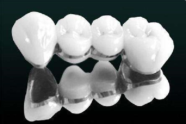 烤瓷牙做完多久能正常吃饭，烤瓷牙会疼吗