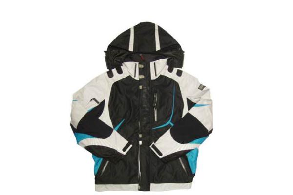 滑雪服能当冲锋衣穿吗，滑雪服的功能介绍