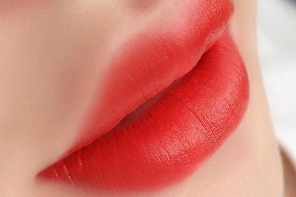 纹唇大概需要多少钱，纹唇后多久返出真正的颜色