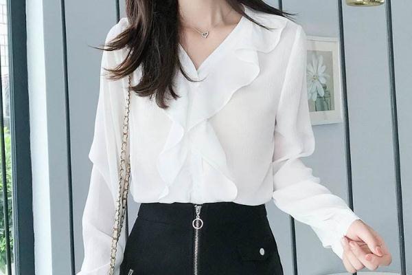 雪纺衬衫的蝴蝶结怎么系，雪纺衬衫是要买大点吗