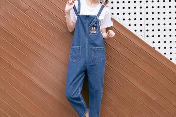 背带裤会不会显胖，个子矮的女生适合穿背带裤吗