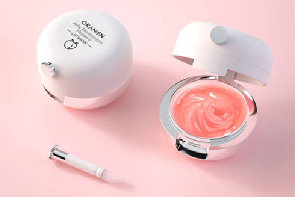 唇膜涂多少合适，唇膜涂多了会怎么样