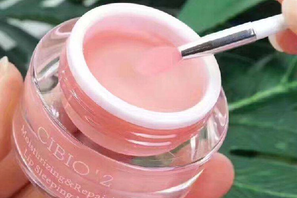 唇膜是干什么的，唇膜是润唇膏吗