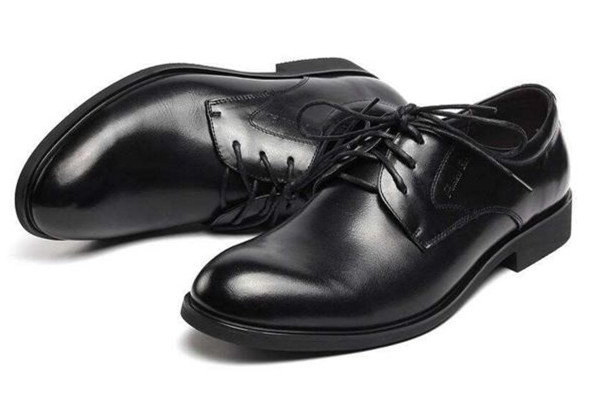 皮鞋有褶皱怎么恢复，皮鞋有褶皱是正常的吗