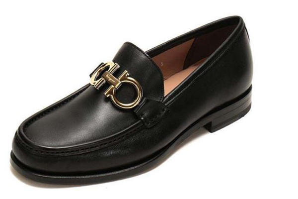 皮鞋破皮是质量问题吗，皮鞋破皮了可以用指甲油吗