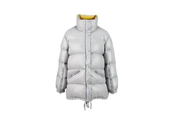 羽绒服洗了一坨一坨的怎么弄，羽绒服怎么清洗最好