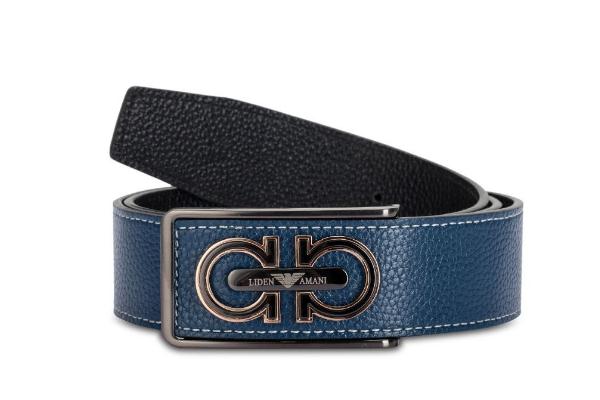 皮带是从左边还是右边，皮带是自动扣好还是平滑扣好