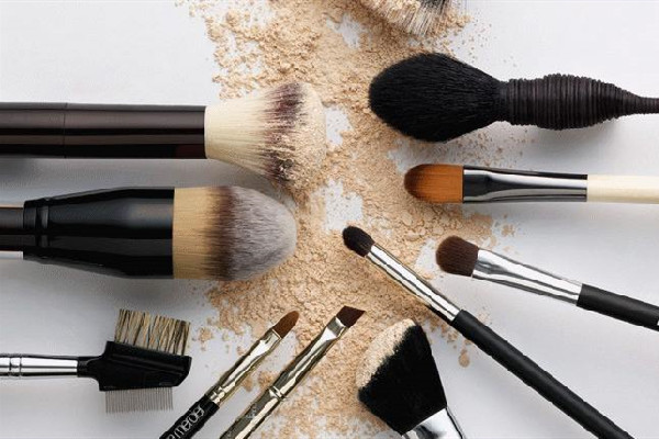 化妆刷可以用吹风机吹干吗，化妆刷要晾晒多久