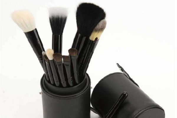 化妆刷可以用卸妆水清洗吗，化妆刷洗完怎么晾干