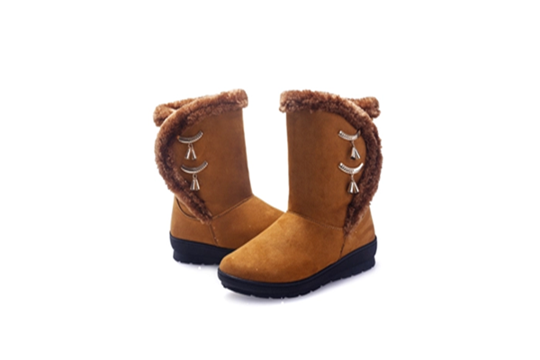 雪地靴对脚有危害吗，雪地靴会不会滑