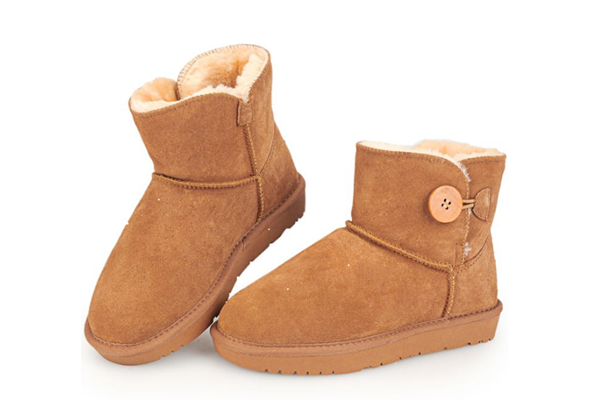 雪地靴有折痕怎么办，雪地靴有霉点怎么清除