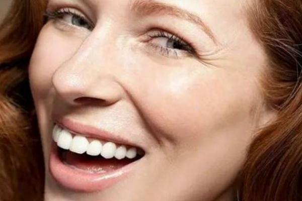 鱼尾纹是什么样子，鱼尾纹是桃花纹吗