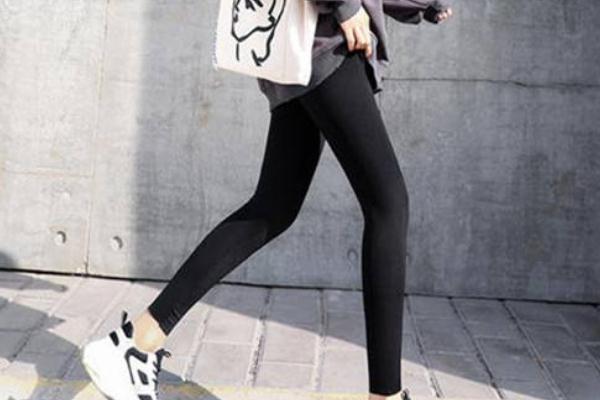 鲨鱼裤和打底什么区别，鲨鱼裤怎么搭配衣服