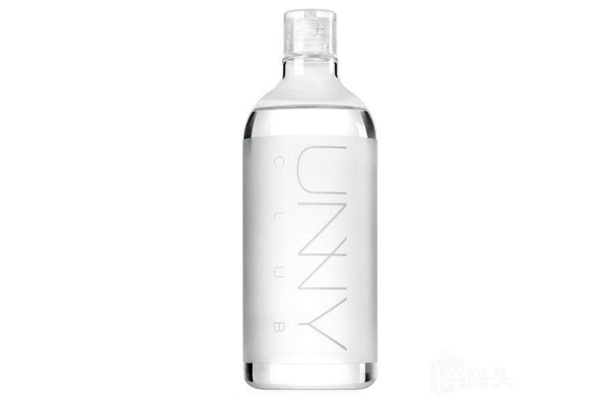 卸妆水是什么成分，卸妆水的主要作用是什么