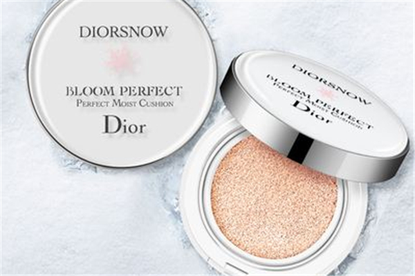 迪奥气垫怎么用最正确，迪奥气垫保质期一般多久