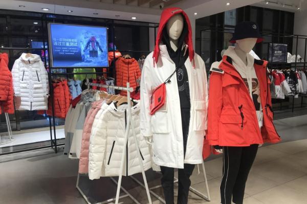 中高端羽绒服品牌有哪些，羽绒服涨价中高端产品断货断码